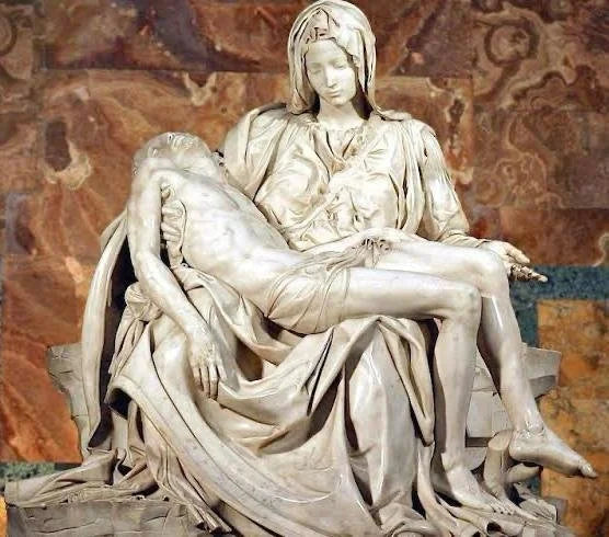Fotografia da escultura Pietá de Michelangelo